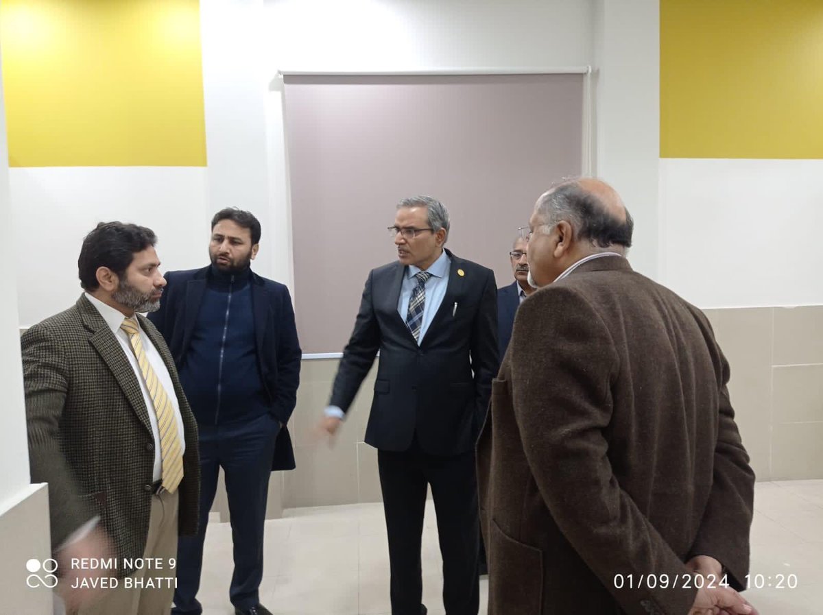 drwarisfarooka's tweet photo. The awe-inspiring team from Shalamar Hospital recently paid a visit to our Simulation and Research Centre at the Services Institute of Medical Sciences Lahore. https://t.co/Mr78tTy2eL