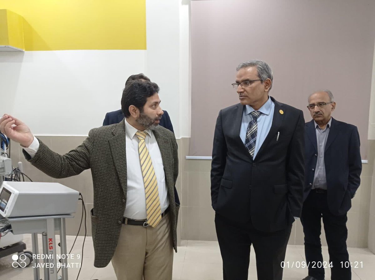 drwarisfarooka's tweet photo. The awe-inspiring team from Shalamar Hospital recently paid a visit to our Simulation and Research Centre at the Services Institute of Medical Sciences Lahore. https://t.co/Mr78tTy2eL