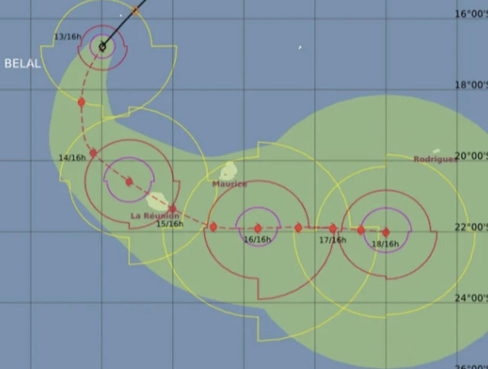 La Réunion devrait face d'ici quelques heures à un cyclone d'une extrême dangerosité. Courage à tous les Réunionnais. Prudence et vigilance !  Soutien aux acteurs mobilisés sur le terrain pour la sécurité de tous   #Belal