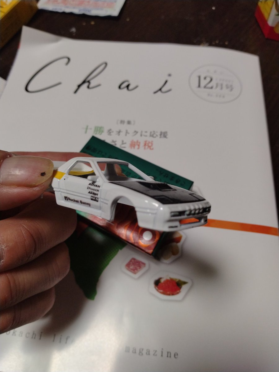 1127_matsu's tweet photo. ボンネットカーボンに
お決まりのドアデカール(笑)
あとはシャーシをブラックにリペイント。#ホットウィール改造
#ホットウィール https://t.co/YazCegIURU