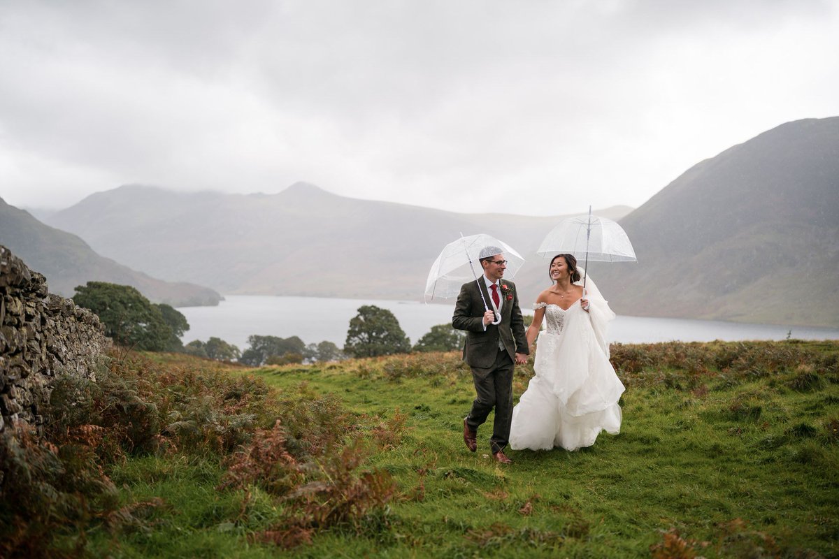 Charlotte and Andrew’s were more than happy to have a slight diversion down to Crummock on their way to the reception. The weather was never going to be a problem for them. ❤️