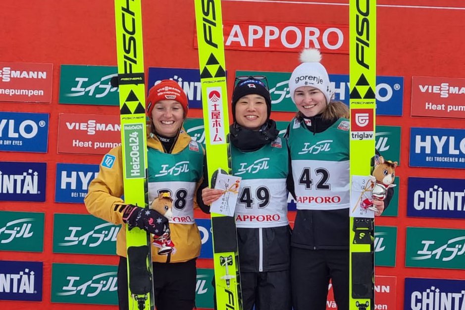 nmusar's tweet image. Prisrčne čestitke Niki #Križnar, ki je v Sapporu skočila na odlično tretje mesto🥉.  🔗sloski.si/nika-kriznar-d… 

📸: @SloskiSZS #ifeelsLOVEnia 🇸🇮