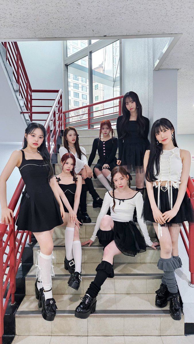 [📸]

240114 SBS 인기가요 

클리키와 함께한 한 주의 Winter Bloom ❄️
클리키 오늘도 고마워 🎀

#CLASSy #클라씨
#WinterBloom