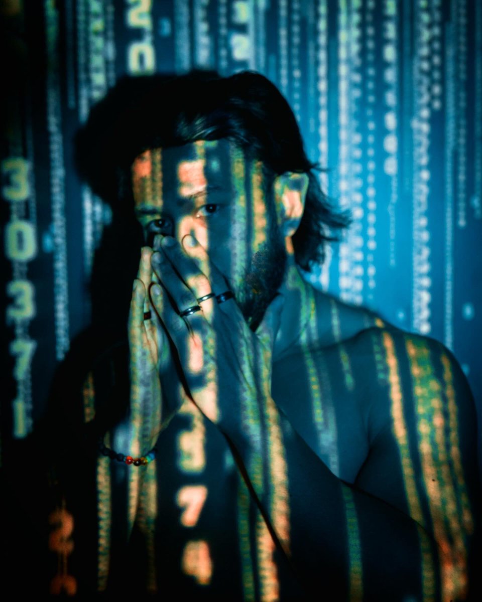 lostportrait_'s tweet photo. SELF PORTRAITS + PROJECTOR 🤝

#portraitphotography #photographer https://t.co/ds11blsqIb