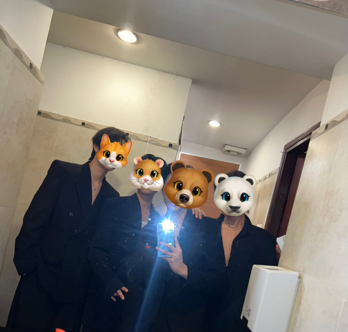 Earth_Pirapat's tweet photo. 😴 #28thAsianTelevisionAwards https://t.co/zCnplseRrQ