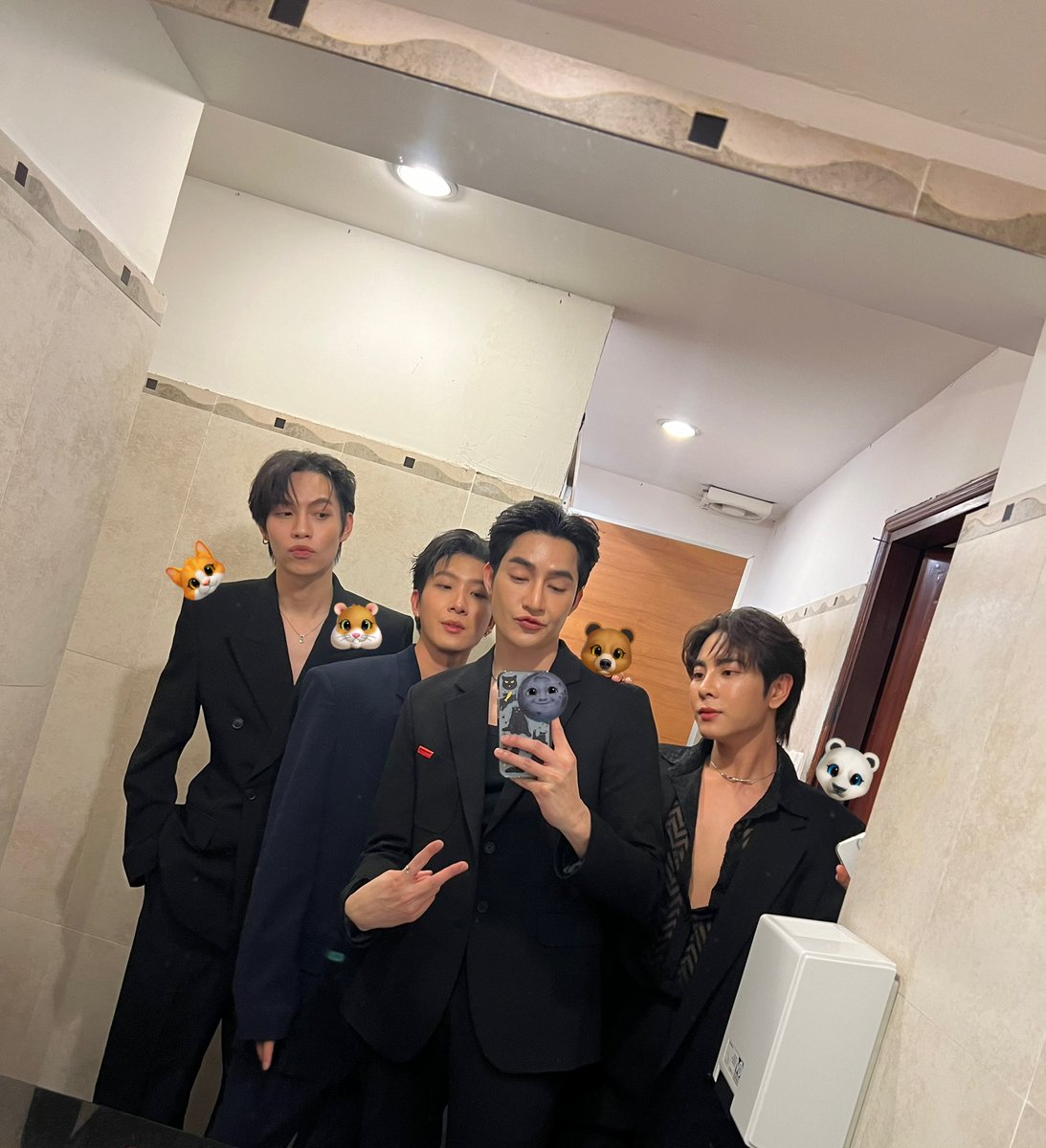 Earth_Pirapat's tweet photo. 😴 #28thAsianTelevisionAwards https://t.co/zCnplseRrQ