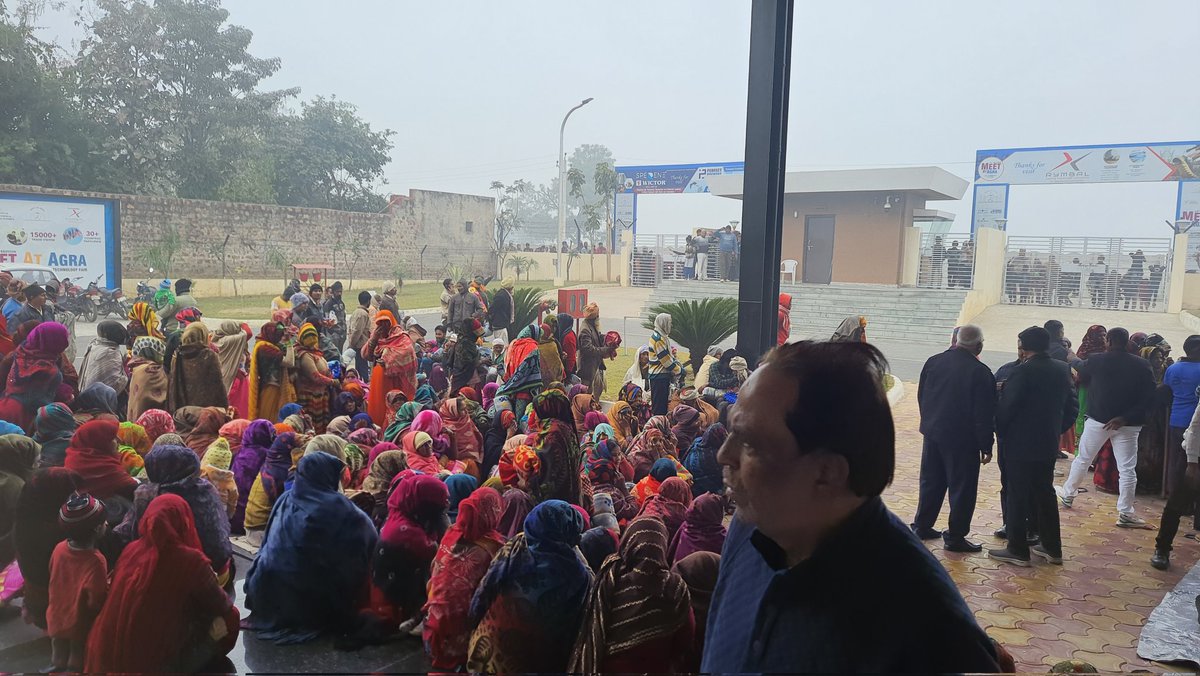 AfmecAgra's tweet photo. Today a blanket distribution ceremony was organized by AFMEC at Agra Trade Centre. On this occasion, AFMEC President Shri Puran Dawar Ji, Captain Rana Ji, Shri Lalit Arora ji, village Pradhan Ji, and AFMEC team were present. #BlanketDonationDrive #AFMEC #Agra #AgraTradeCentre https://t.co/MSIVkcWWbr