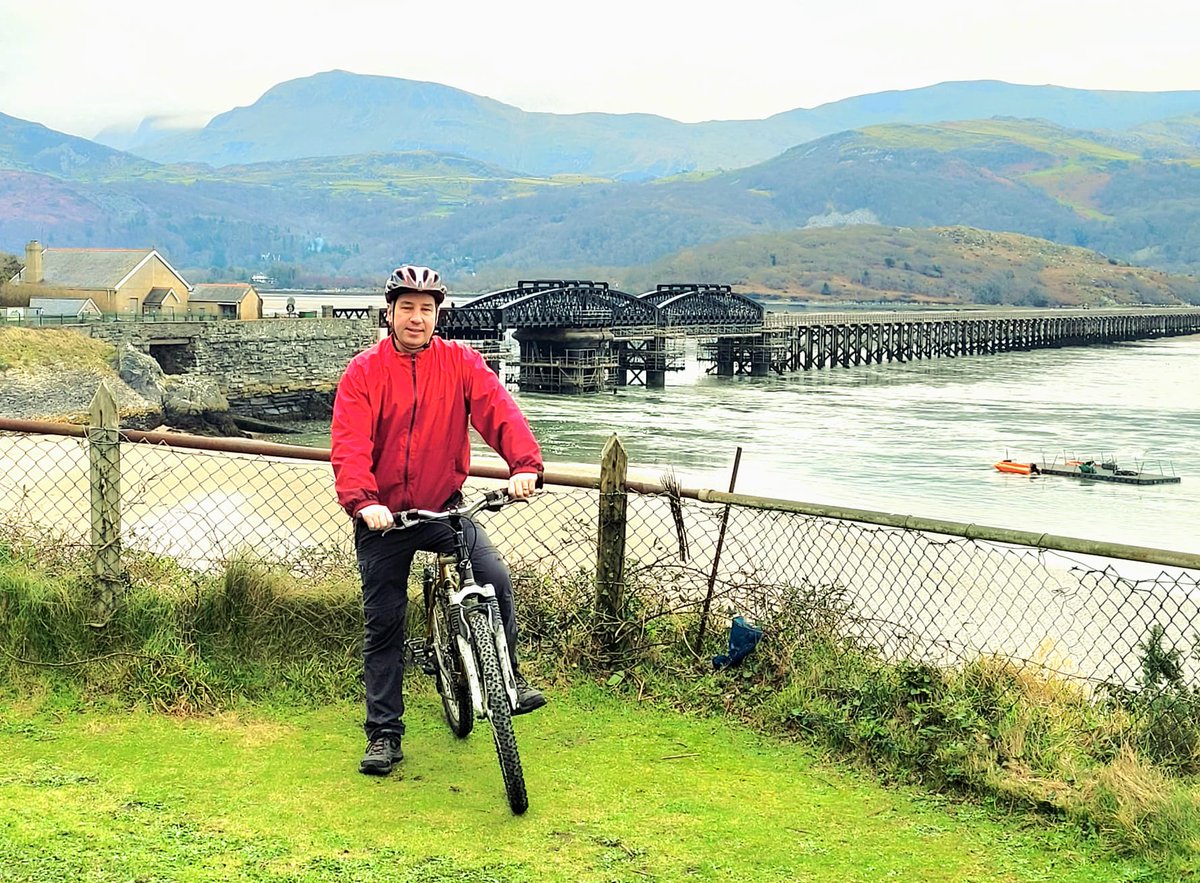 CycleTechUK1's tweet photo. Meet Daryl James Cycle Tech Barmouth.
Covering local areas , Dolgellau, Fairbourne, Harlech, Porthmadog, Tywyn and all in between.
#Barmouth #Wales #bicyclemechanic #bikeshop #bicyclerepairs
https://t.co/ozEp8iX9D8 https://t.co/UT882HZ97q