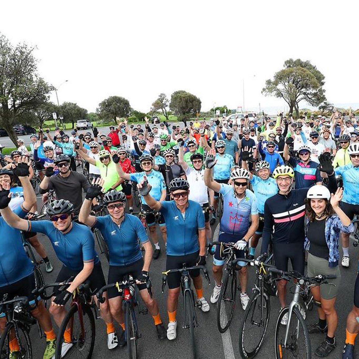 NSNCyclingTeam's tweet image. Elsewhere in Australia, over 1,000 people have congregated in Melbourne and Sydney, participating with yellow ribbons to advocate for the release of the 136 hostages who have been in captivity for over 100 days.

#RideToBringThemHomeNow 🎗️
@bringhomenow