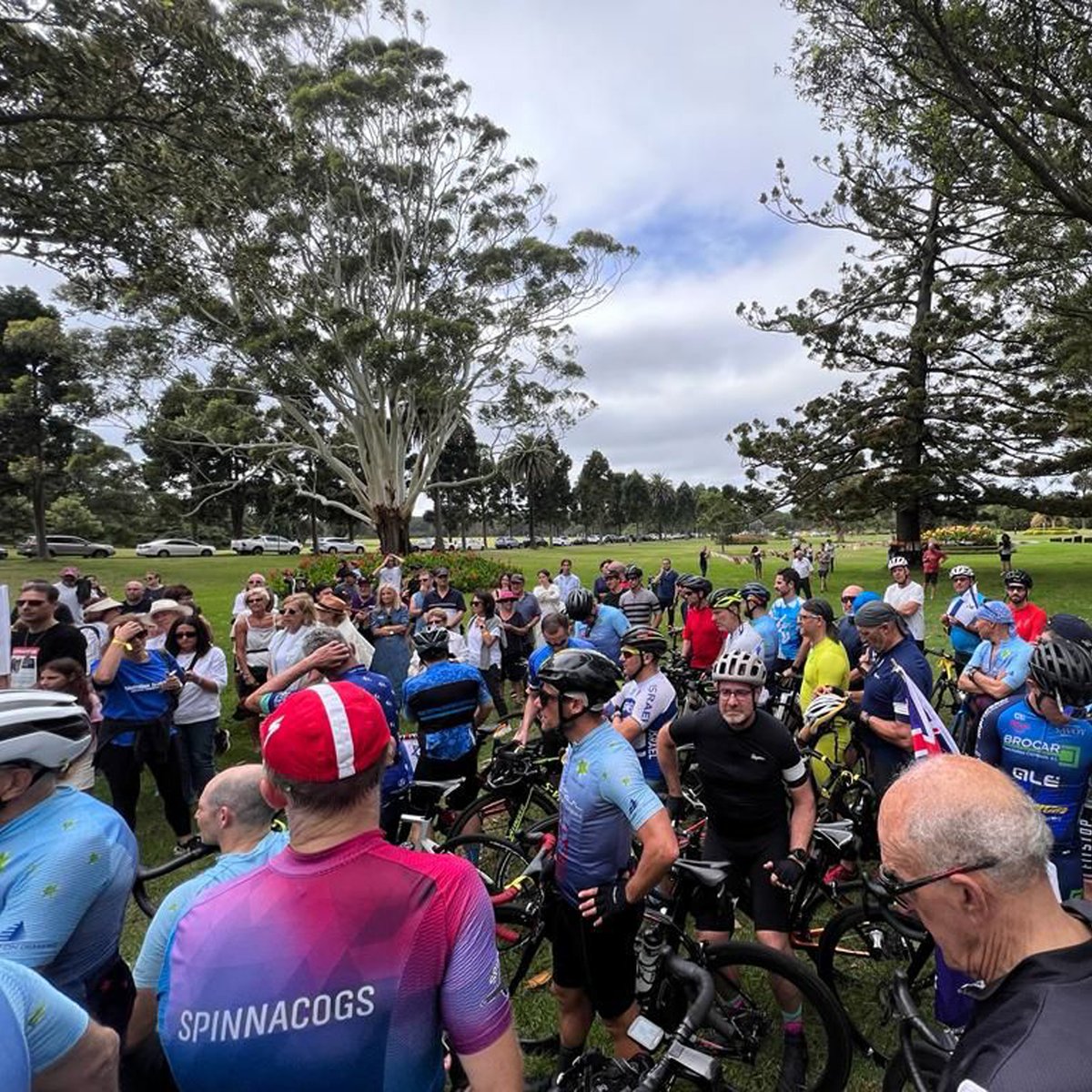 NSNCyclingTeam's tweet image. Elsewhere in Australia, over 1,000 people have congregated in Melbourne and Sydney, participating with yellow ribbons to advocate for the release of the 136 hostages who have been in captivity for over 100 days.

#RideToBringThemHomeNow 🎗️
@bringhomenow