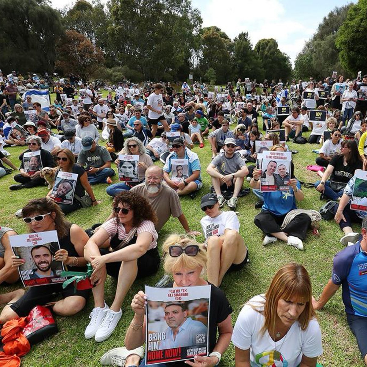 <a href="/bringhomenow/">Bring Them Home Now</a> Elsewhere in Australia, over 1,000 people have congregated in Melbourne and Sydney, participating with yellow ribbons to advocate for the release of the 136 hostages who have been in captivity for over 100 days.

#RideToBringThemHomeNow 🎗️
<a href="/bringhomenow/">Bring Them Home Now</a>