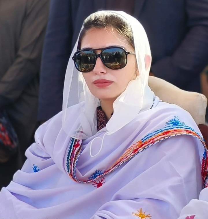 psfmansoor's tweet photo. دیکھو پھر سے بیبی ماں بیظیر آگئی
@AseefaBZ https://t.co/jAoQdR5Vul