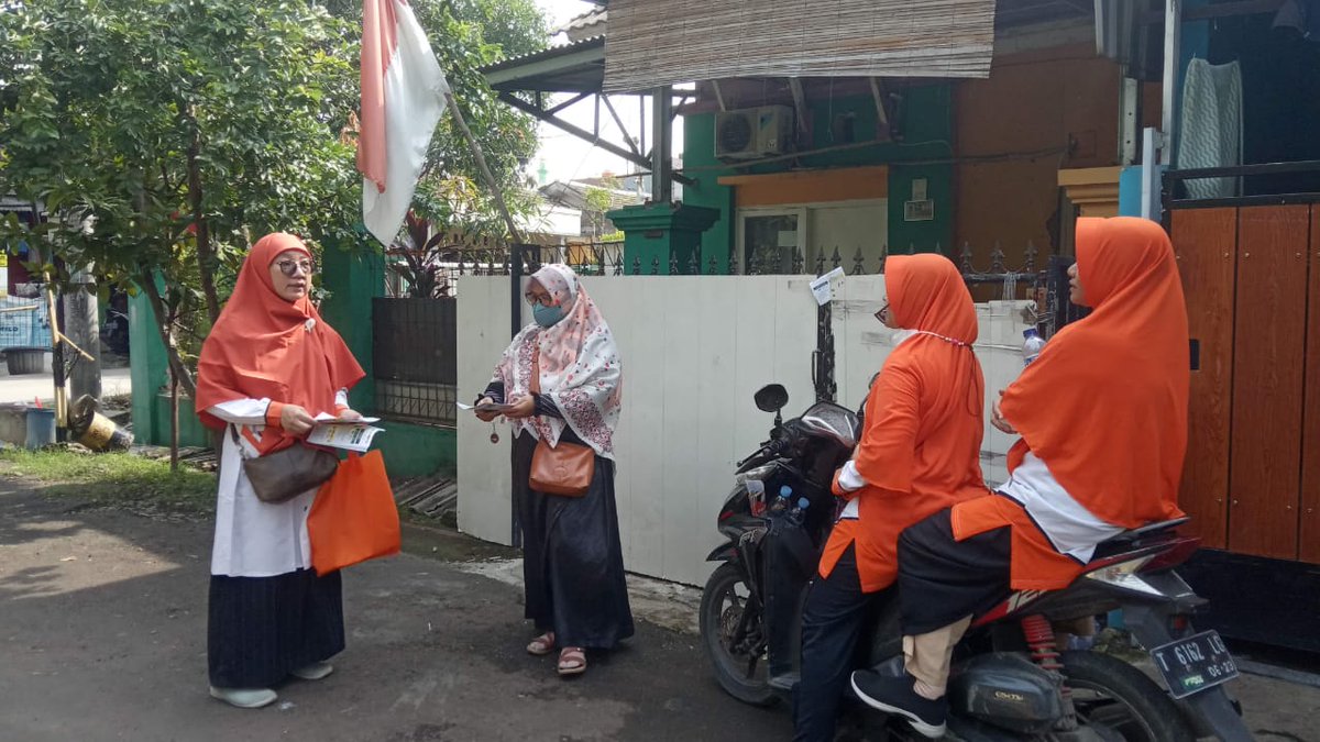 DrFeranida's tweet photo. Flashmob PKS dilanjutkan direct selling kpd masyarakat utk mensosialisasikan kampanye gagasan PKS dan AMIN
#seger8ener
#pks #partaikeadilansejahtera #pkspembelarakyat #pkspelayanrakyat 
#pksmenangrakyatsenang
#menangbersamarakyat #aniesbaswedan #aniespresiden2024 
#drferanida https://t.co/pn9gLddVWX