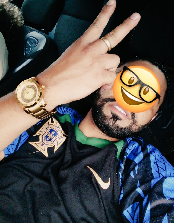 Mente pra mim não, meu santo é forte demais, até sem querer eu descubro as mentiras.