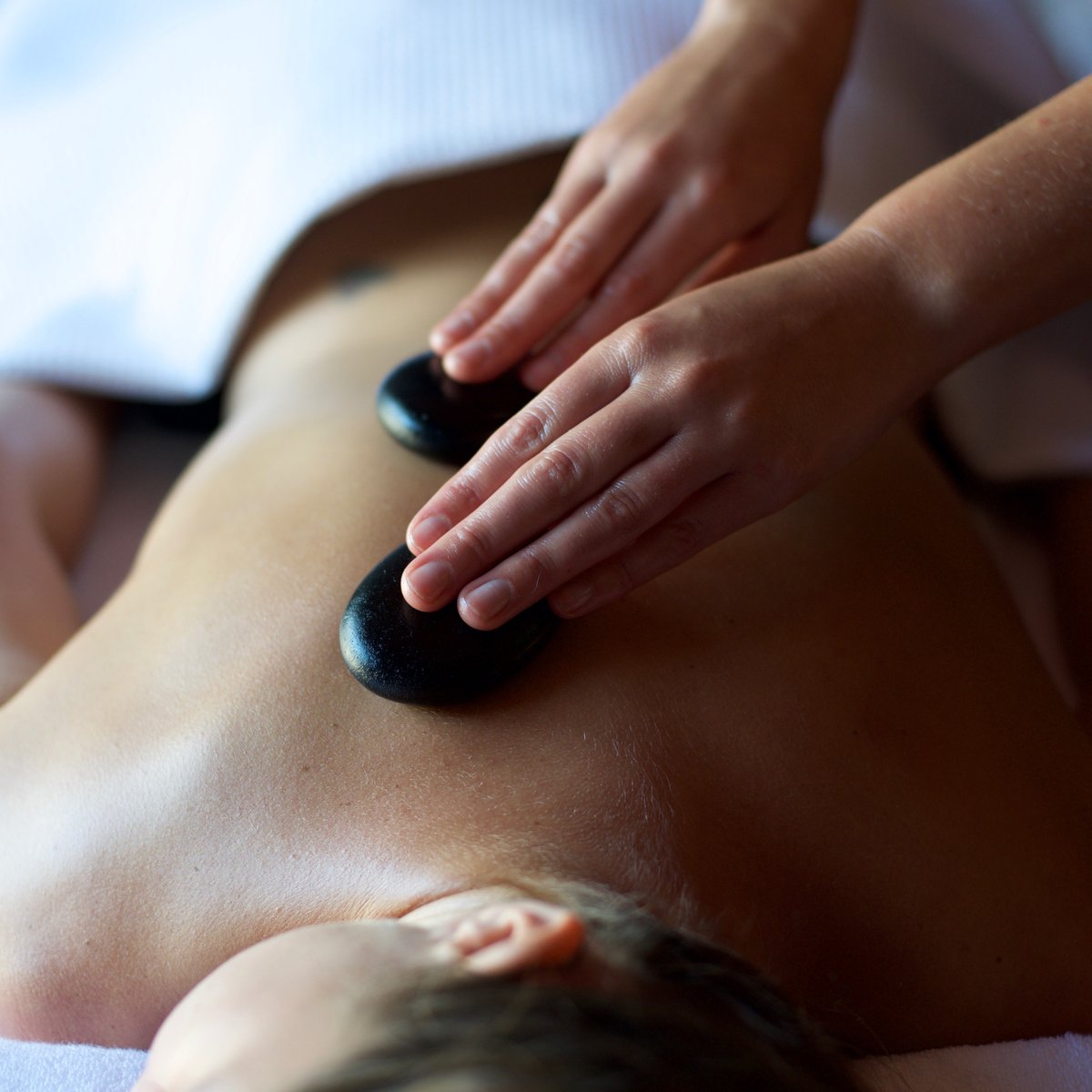 Warm up this winter with our Rocks of the Mediterranean hot stone massage ♨️ We massage warm basalt stones to relax and soothe muscles and rebalance your harmony using your body’s energy points. £100 for 55 minutes – call 017687 88900 to book today.