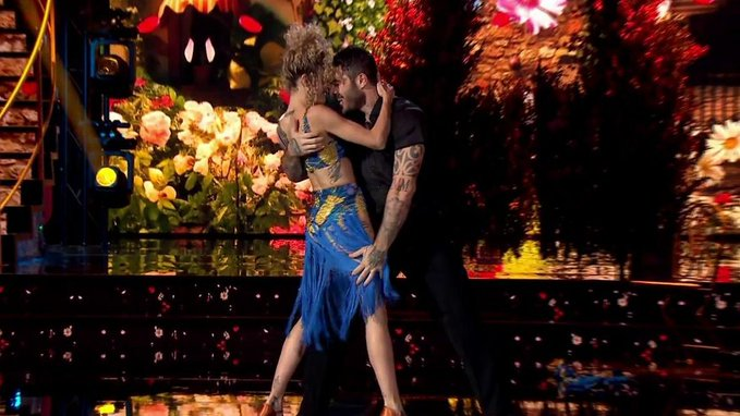 Dos30TV's tweet photo. El estreno de 🪩 #BailandoConLasEstrellas en la noche de @telecincoes gusta al 13.3% de cuota, 1.226.000 espectadores y es visto por 4.617.000 contactos únicos diferentes

+29.3% de plusvalías

Líder de su franja de 22:01 a 01:56 horas

#QueVivaLaTele #Audiencias https://t.co/YhRstaKVUz