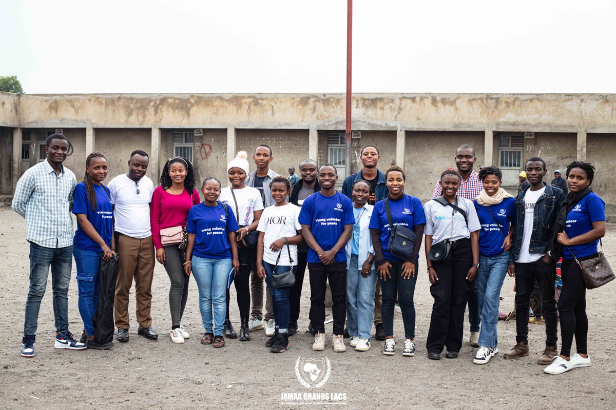 ⚡En raison des traumatismes subis, nos jeunes volontaires accordent leur temps à l'écoute active et l'accompagnement psychologique avec la psychothérapie de groupe dans les camps des déplacés au Nord-Kivu/RDC aux femmes victimes des violences 1/3