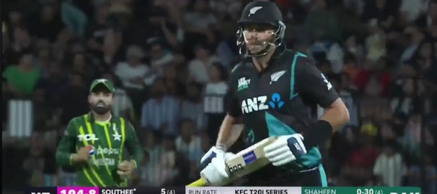 Crick_tainment's tweet photo. End of 1st inning New Zealand 194-9
Target 195 ...

#PAKvsNZ #IraKhan #KaranJohar #AamirKhan
#BiggBossSeason7 #JaaneJahan #ByeByePTI #ShehnaazGill #BB24 #NupurShikhare #ElvishYadav
#FighterTrailer #AmitabhBachchan https://t.co/A1N3TykP25