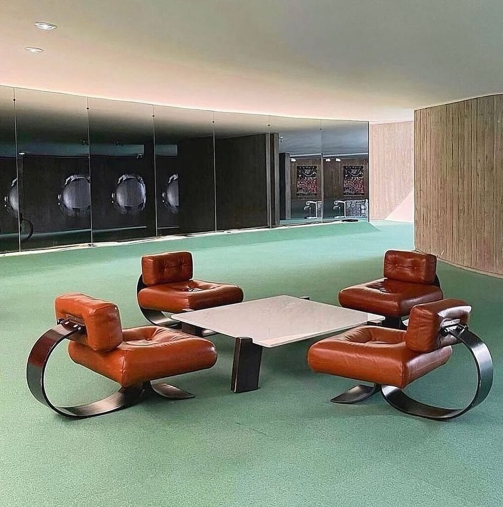 French Communist Party Headquarters in Paris. Designed by Oscar Niemeyer in 1980. 

via @__dreamspaces 

#industrial #interiorinspiration #interiorinspo #designhome #retrointeriors #vintageinterior #vintagehome #vintagedesign #interiorstyling #iconicdesign #furnituredesign #…