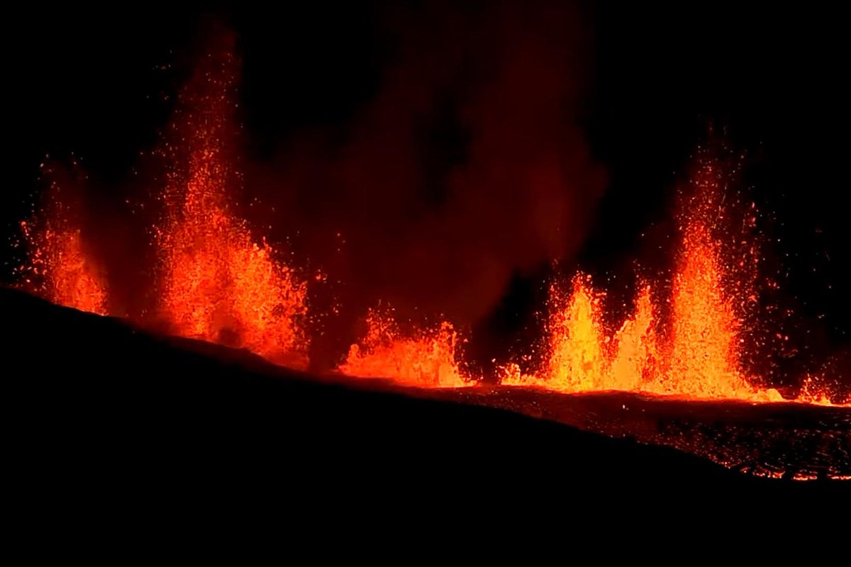 ORGrimsson's tweet photo. A new #volcanic eruption has started in the #Reykjanes - #Grindavik region #Iceland. A life photo from #Morgunbladid webcamera. https://t.co/ia8rpABFqC