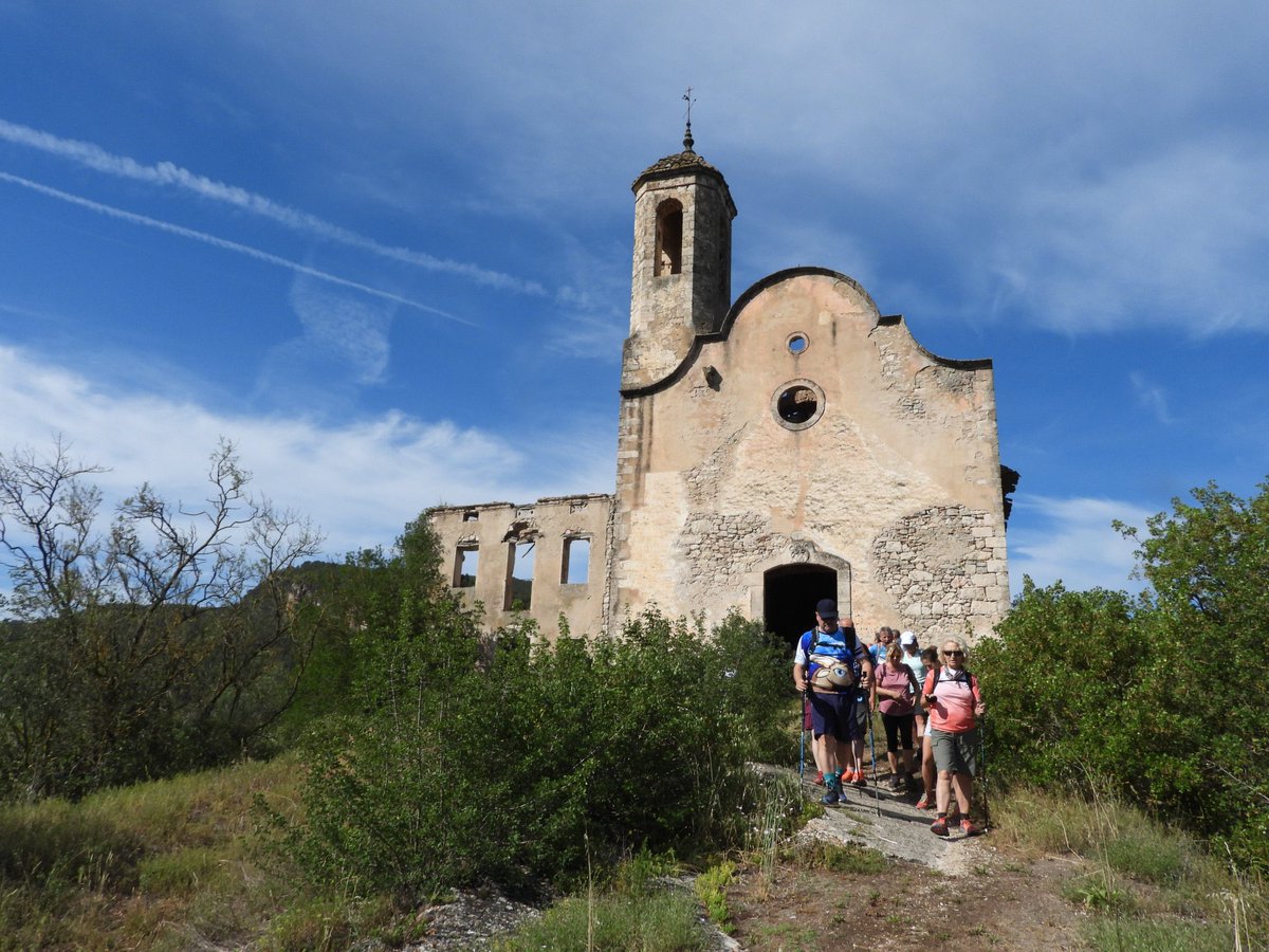 És important salvaguardar el nostre #patrimoni ja que serveix com a reflex de la nostra identitat, oferint un valor simbòlic, històric, cultural i social.
📸 #100XU Santa Perpètua de Gaià. @AnnaSaballs