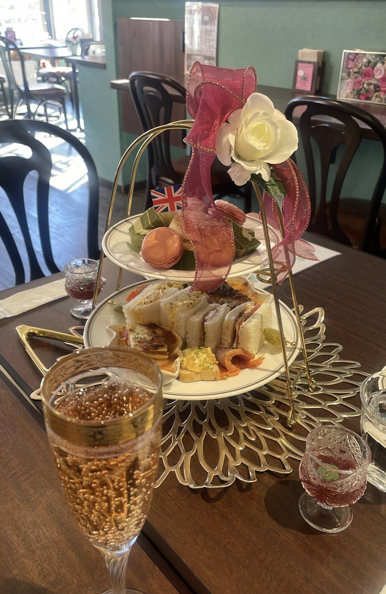 可愛らしいカフェに行ってきたよ♡
#blasiangirl #ハーフ #黒人 #カフェ #メルヘン