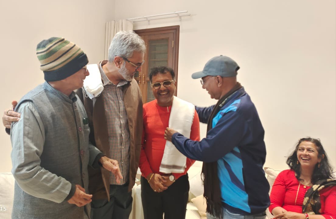 RajendraHirvan5's tweet photo. પ્રદેશ ભાજપ SC મોરચાના પૂર્વ અધ્યક્ષ અને કોડીનાર વિધાનસભાના લોકપ્રિય ધારાસભ્યશ્રી @drpradyumanvaja
જી તેમના પરિવાર સાથે પાટણના જગ વિખ્યાત પટોળા માટે પટોળા હાઉસ પાટણ ખાતે  મુલાકાત લીધી. શ્રી પરેશભાઈ મકવાણા સાથે ઉપસ્થિત રહી તેઓશ્રીdનું શાલ ઓઢાડીને સન્માન કર્યું હતું. https://t.co/nYfgLQLes8