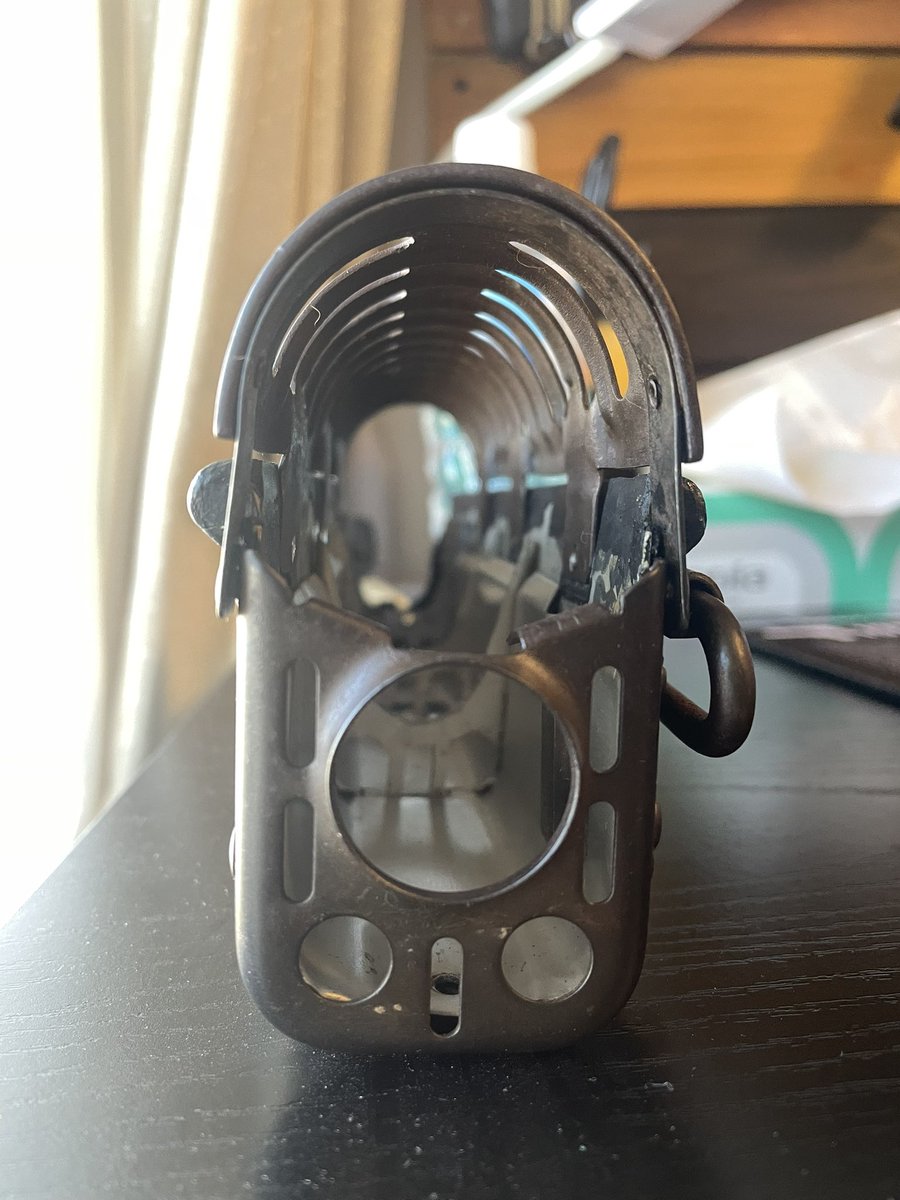 cobra6221's tweet photo. M60ハンドガード廃棄品リビルトチャレンジ
サビ落としも終わりリベット風ビスもひとつ終わったところで嫁から騒音と振動苦情が入り中断(笑)
#M60
#BMINDUSTRY https://t.co/13EC4nZX31