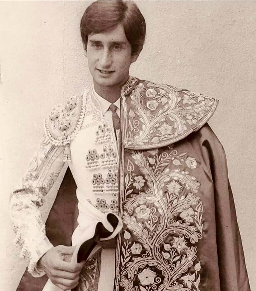 manuelrobledo14's tweet photo. @agyubero @piernmarting ¡Cómo pasa el tiempo! 23 años en el recuerdo
#EternoRobles #JulioRobles https://t.co/kpfjCIlgMm