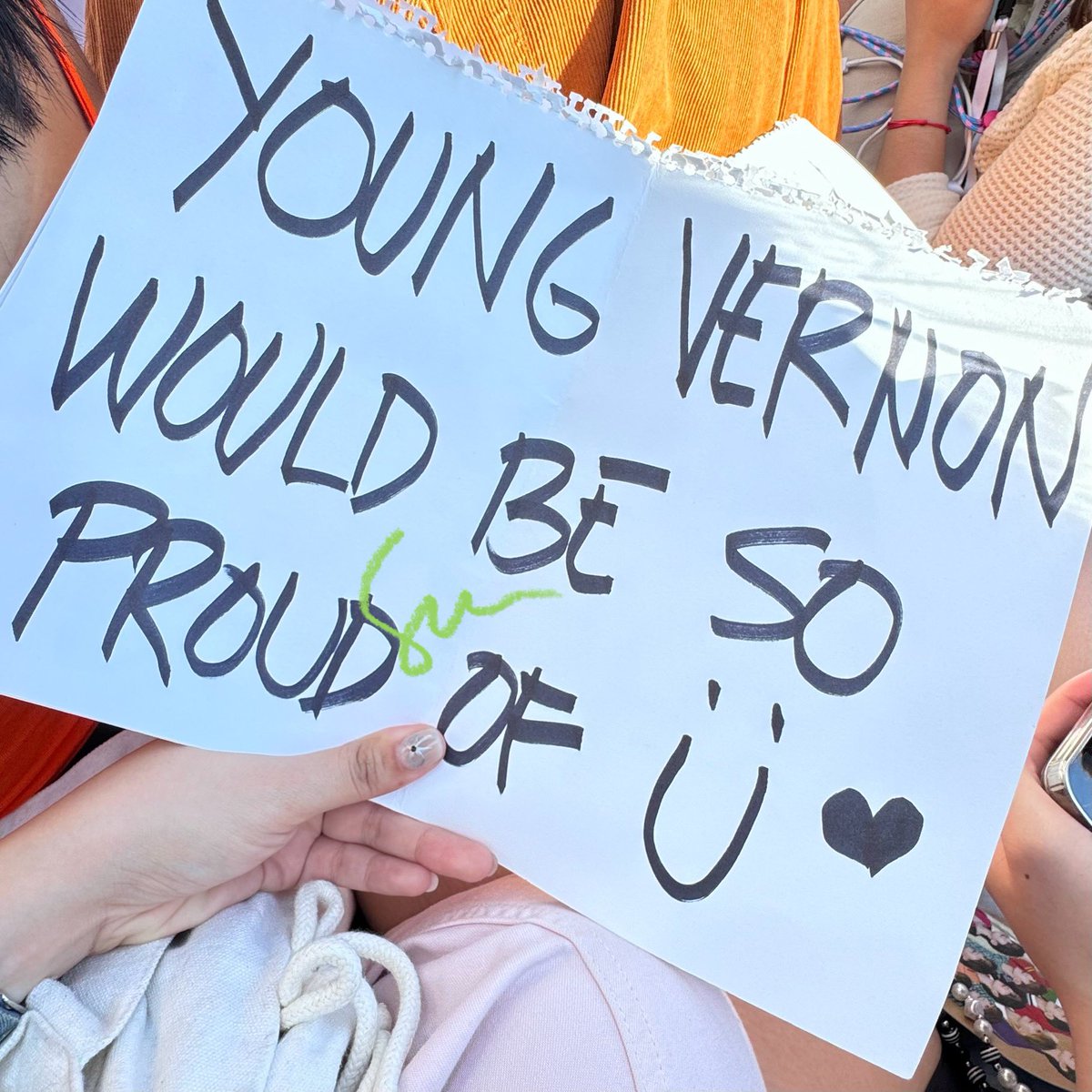 sevengasm's tweet photo. vernon read my “young vernon would be so proud of u” banner out loud and nodded 😭🩵

#SEVENTEENinBULACAN #FOLLOW_TO_BULACAN https://t.co/TixiE6SoYc
