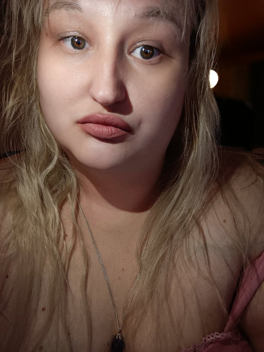 AuroraWeronica's tweet photo. Serious business 🫡

Link in Bio 

#Twitter #hello #hazel #cute #onlyfans #Blonde #lips #Follow https://t.co/IenMYs5hAM