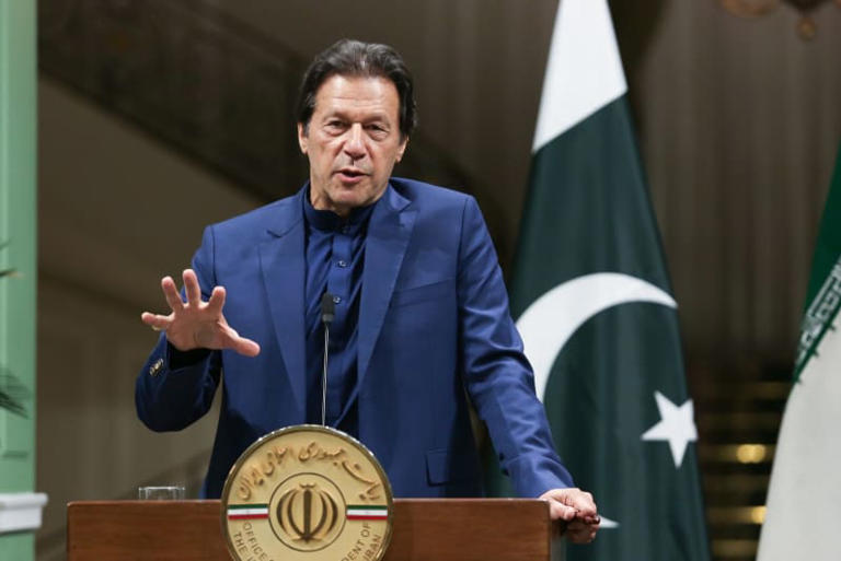 MALHACHIMI's tweet photo. Every problem has a solution with God's help. The people of Pakistan want the return of their trusted &amp; beloved leader @ImranKhanPTI and support his struggle for social justice, sovereignty and dignity. 
They will find a way إن شاء الله despite all the obstacles and restrictions. https://t.co/btQpKiGK6r