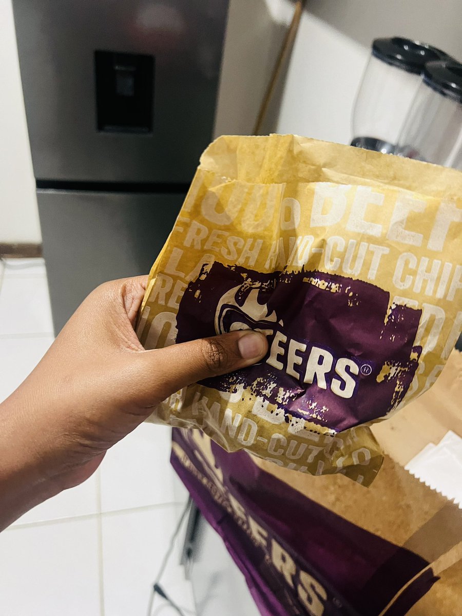 zviko_bee's tweet photo. I got these chips and a bacon strip. When I saw it first I thought this was the bacon but no these are all the chips😹😹😭I counted them they are 8 in the pack @SteersZW if I catch you!!👊🏾 https://t.co/zCUgmFA1Kb