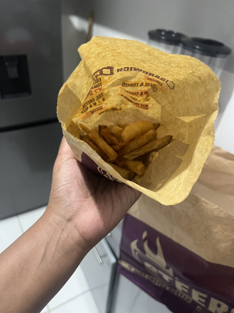zviko_bee's tweet photo. I got these chips and a bacon strip. When I saw it first I thought this was the bacon but no these are all the chips😹😹😭I counted them they are 8 in the pack @SteersZW if I catch you!!👊🏾 https://t.co/zCUgmFA1Kb