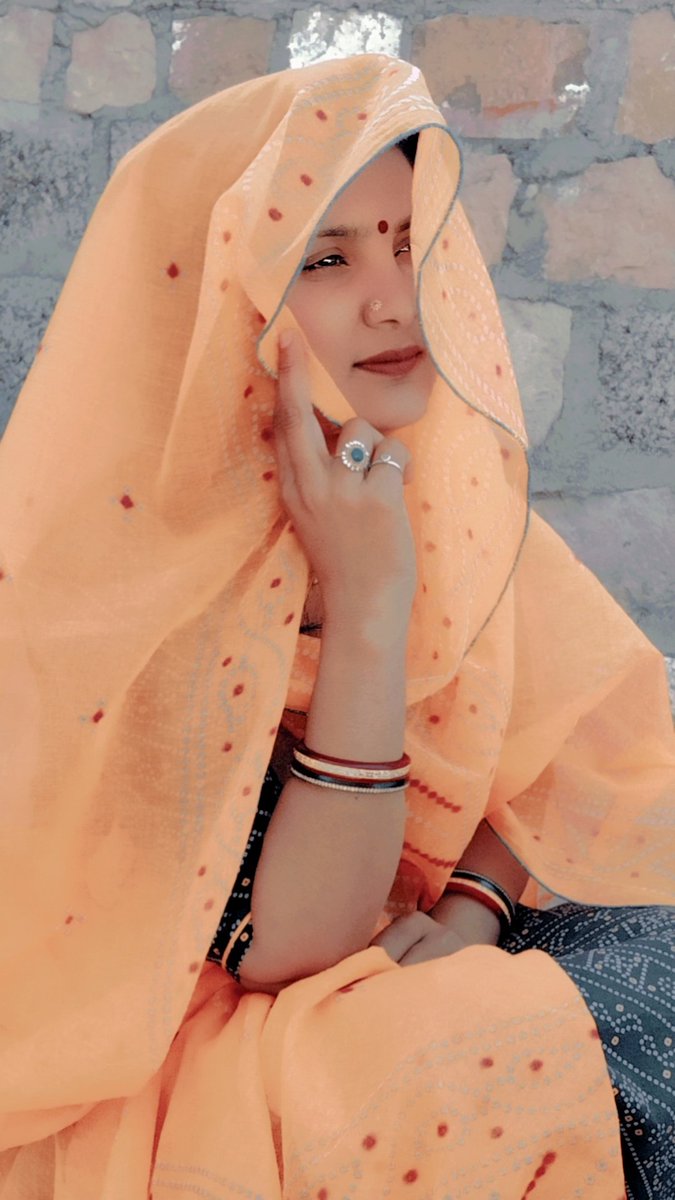 kanwar_kanta's tweet photo. कटी पतंग का रुख तो था , 
मेरे घर की तरफ .. 
मगर उसे भी लूट लिया 
ऊँचे मकान वालों ने ...✍️😥
Mkrsankranti ki subhkanae https://t.co/v3XiL7oO8t