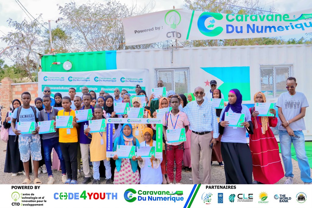 DjiboutiTechHub's tweet photo. 🚀𝗖𝗮𝗿𝗮𝘃𝗮𝗻𝗲 𝗱𝘂 𝗡𝘂𝗺é𝗿𝗶𝗾𝘂e Spéciale 𝗔𝗥𝗧𝗔

✅️La Clôture de l’étape d’Arta de la #CaravaneDuNumérique s’est déroulée en présence du Président du Conseil Régional d'#Arta, du Préfet Adjoint, du Directeur général de l’Enseignement au MENFOP, du Directeur Général du CTID, du proviseur du Lycée et des principaux des collèges, des parents et d’autre officiels issus de la Région d'#Arta.

▶️La Seconde étape de cette tournée nationale de la 𝗖𝗮𝗿𝗮𝘃𝗮𝗻𝗲 𝗱𝘂 𝗡𝘂𝗺é𝗿𝗶𝗾𝘂𝗲 a permis de mettre en œuvre à #Arta  le programme @Code4Youth1 au profit des  jeunes filles et garçons🇩🇯 passionnés de la #technologie.

✅️ La𝗖𝗮𝗿𝗮𝘃𝗮𝗻𝗲 𝗱𝘂 𝗡𝘂𝗺é𝗿𝗶𝗾𝘂𝗲 spéciale #ARTA a permis d’atteindre son objectif de transporter les adolescents et les jeunes d'#Arta dans le monde passionnant des #STIM (Science, Technologie, Ingénierie et Mathématique) pour mieux les préparer aux métiers du futur.

ℹ️Pour rappel, la 𝗖𝗮𝗿𝗮𝘃𝗮𝗻𝗲 𝗱𝘂 𝗡𝘂𝗺é𝗿𝗶𝗾𝘂𝗲, programme éducatif axé sur les compétences numérique. a été initié et mis en place par le CTID avec le soutien du MDENI, à travers le CLE, la Banque Mondiale, le PNUD et le MENFOP.

#Djibouti #Arta #CaravaneDuNumerique 
#Code4Youth #STEM 
#LaFabriqueDesTalents 
#GirlsInIct #FuturOfWork 
#Innovation #Inclusion 
#Numérique #Jeunesse 
#StemForKids