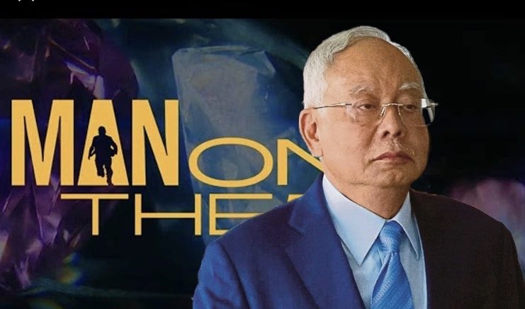 nitpick_KL's tweet photo. Shame on you Najib, where the fak is that anak cina gemuk tu hilang? cant ya’ll sita his hse in Penang? PMX xyah layan lah tuntutan Najib suruh remove the movie on Netflix https://t.co/Cq8PKEgmlN