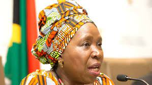 @NoncebaMhlauli [LISTEN] Sandile Swana:  Nkosazana Dlamini Zuma's retirement is a vote of no confidence in Ramaphosa led ANC omny.fm/shows/the-week… #sabcnews #TheWeekendView
