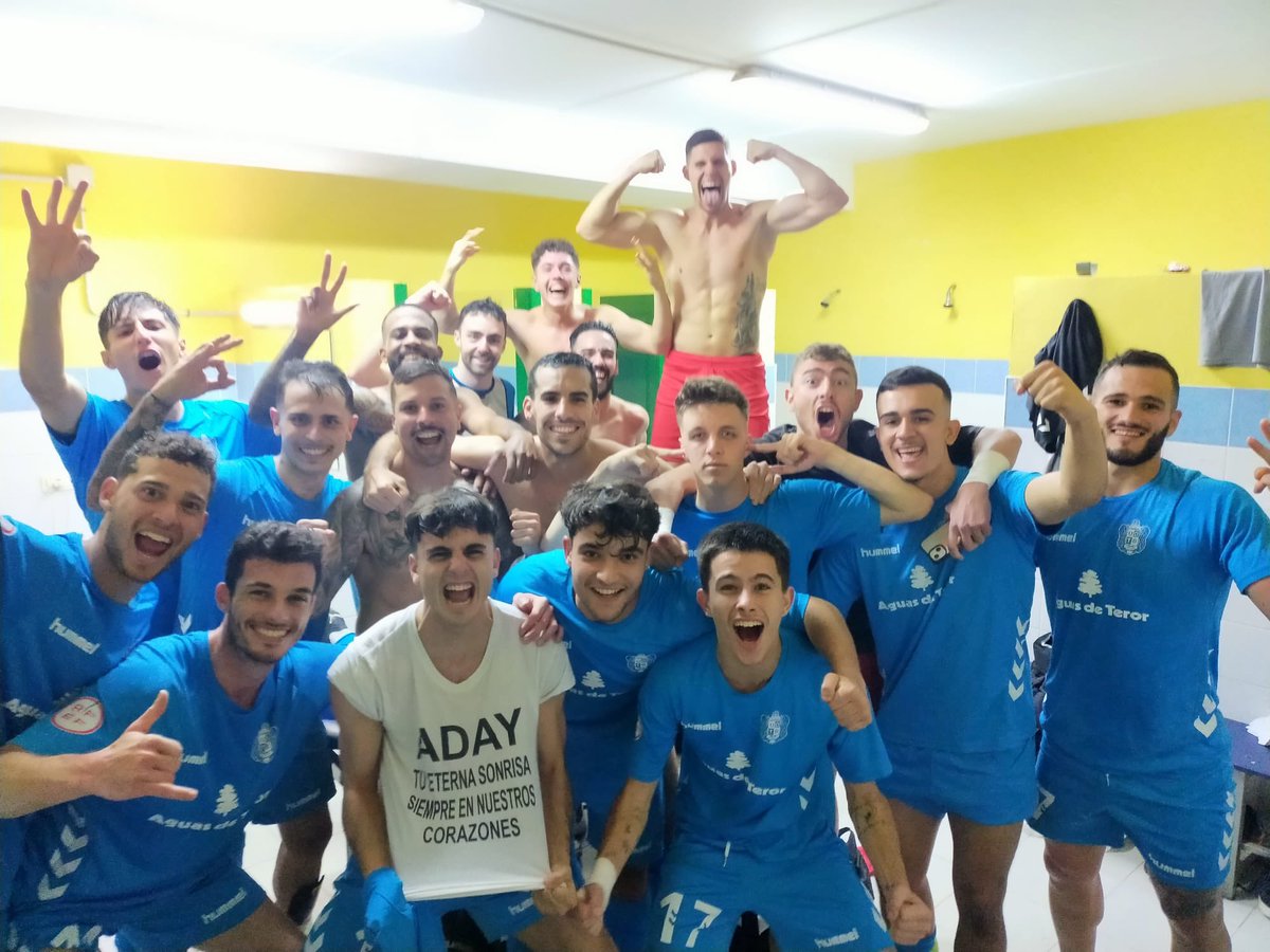 UDTeror's tweet photo. Gran triunfo de nuestro Tercera en el Villa Isabel ante el @UDIbarra (0-1)✅.

El gol de @ArmiHormiga2 valen tres puntos para seguir en la pelea por no descender.

#SentimientoVerdiblanco #AguasdeTeror #Teror https://t.co/OUeoZ5QEQU