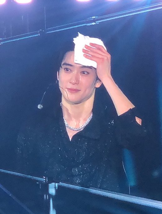 hourlyjaeh's tweet photo. hes so fine https://t.co/EQCgIt6P9w