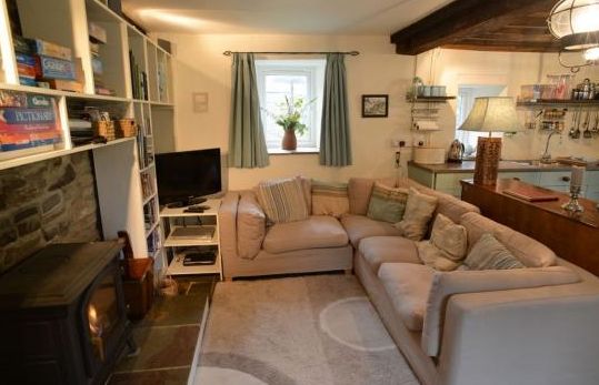 TheHolidayCots's tweet photo. Immerse yourself in the tranquillity of Penroc, a hidden gem in Cwmystwyth with panoramic views of the Cambrian Mountains!
🛏️ Sleeps 1-6
https://t.co/czYtVYTdHj
#Penroc #CwmystwythCottage #CambrianMountains #NatureEscape #DiscoverWales https://t.co/9UE8AHyIMr