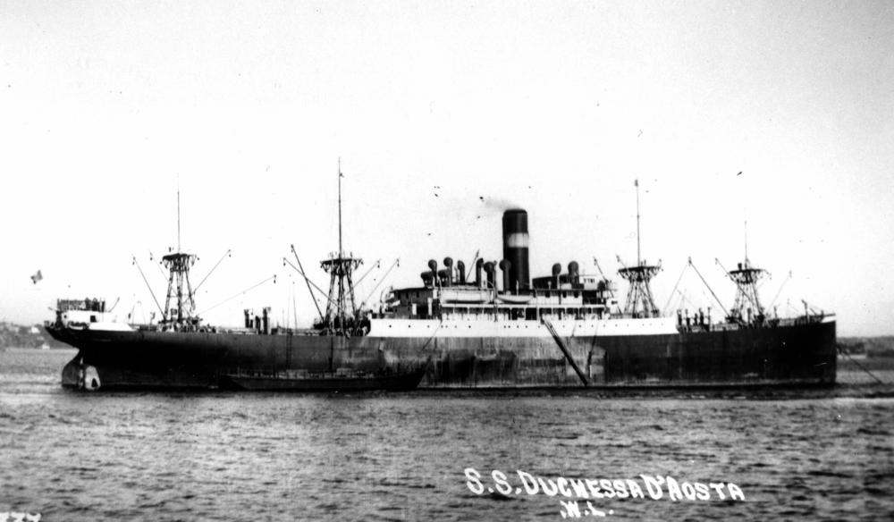 SOEhistory's tweet photo. ๐
ฝ๐
พ. โปโท ๐
ฒ๐
พ๐
ผ๐
ผ๐
ฐ๐
ฝ๐
ณ๐
พ
Major March-Phillipps led 32 men on the raid conducted on the island of Fernando Po, Spanish Guinea: 11 commandos, four agents and 17 local volunteers. He and his commandos were members of No. 62 Commando. #62Commando #SOE #WW2 2/6 https://t.co/1P91Cn0T1I