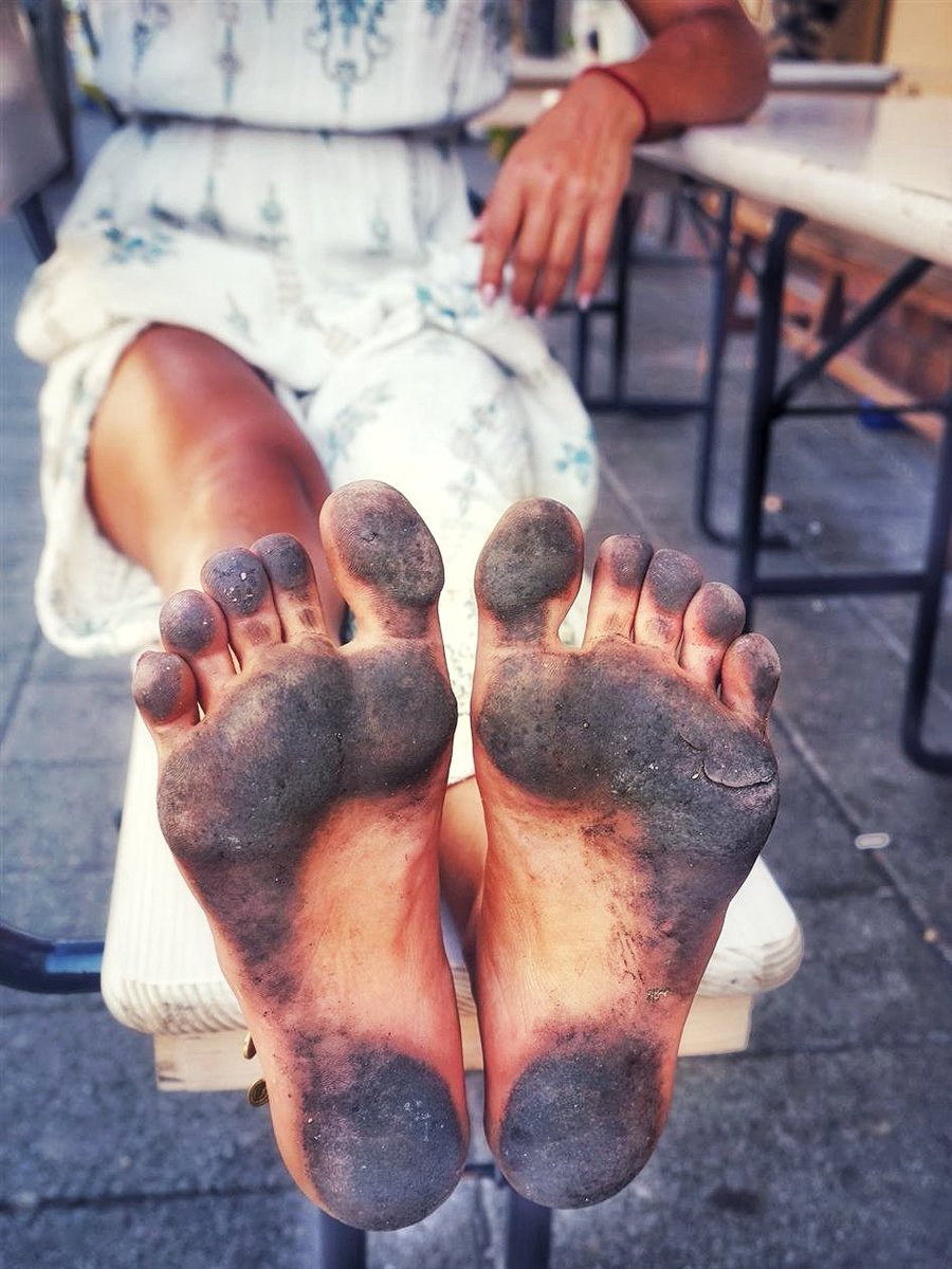 Alphaomeega's tweet photo. Dirty toes view. https://t.co/T34NhaRGjx