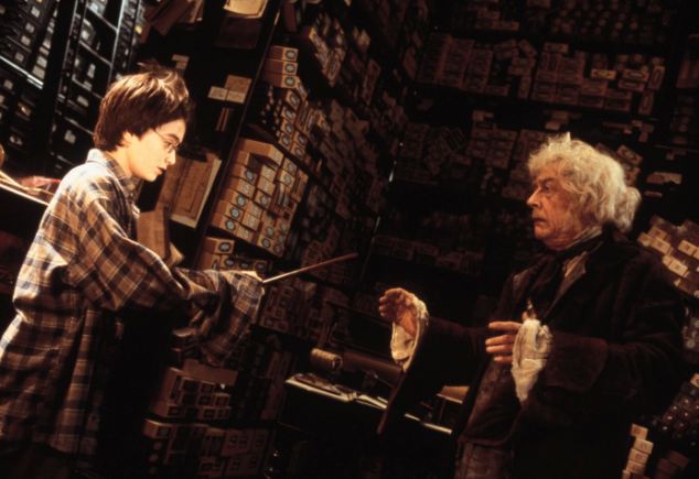 PotterWorldUK's tweet image. "I've never known anything like the Harry Potter films." – John Hurt (Ollivander) #RIPJohnHurt