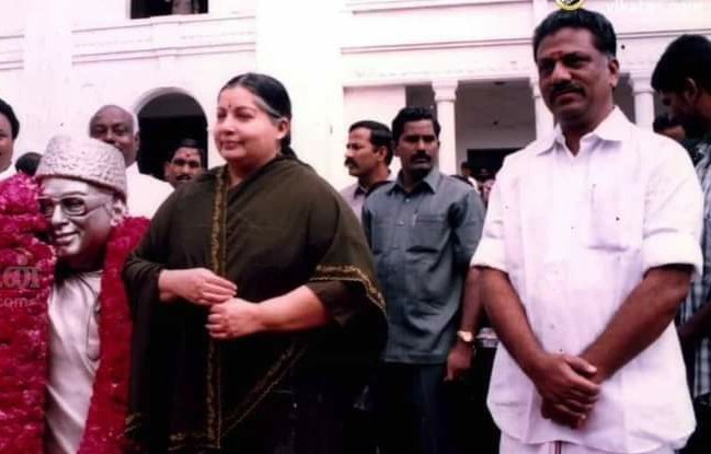 AarthiswaranT's tweet photo. அரசியல் வாழ்வில் தன் தலைமைக்கு விசுவாசமாய் இருப்பது இயல்பு...
ஆனால் அந்த தலைமையே 1 முறை மட்டுமல்ல 13 வருடங்களுக்கு பிறகு 2 வது முறையும் ஒரு தொண்டனை விசுவாசித்து முதல்வராக்கிய வரலாற்றை கொண்டவர் எங்கள் ஐயா @OfficeOfOPS
#HBD_OPS https://t.co/WupMUfn7Ae