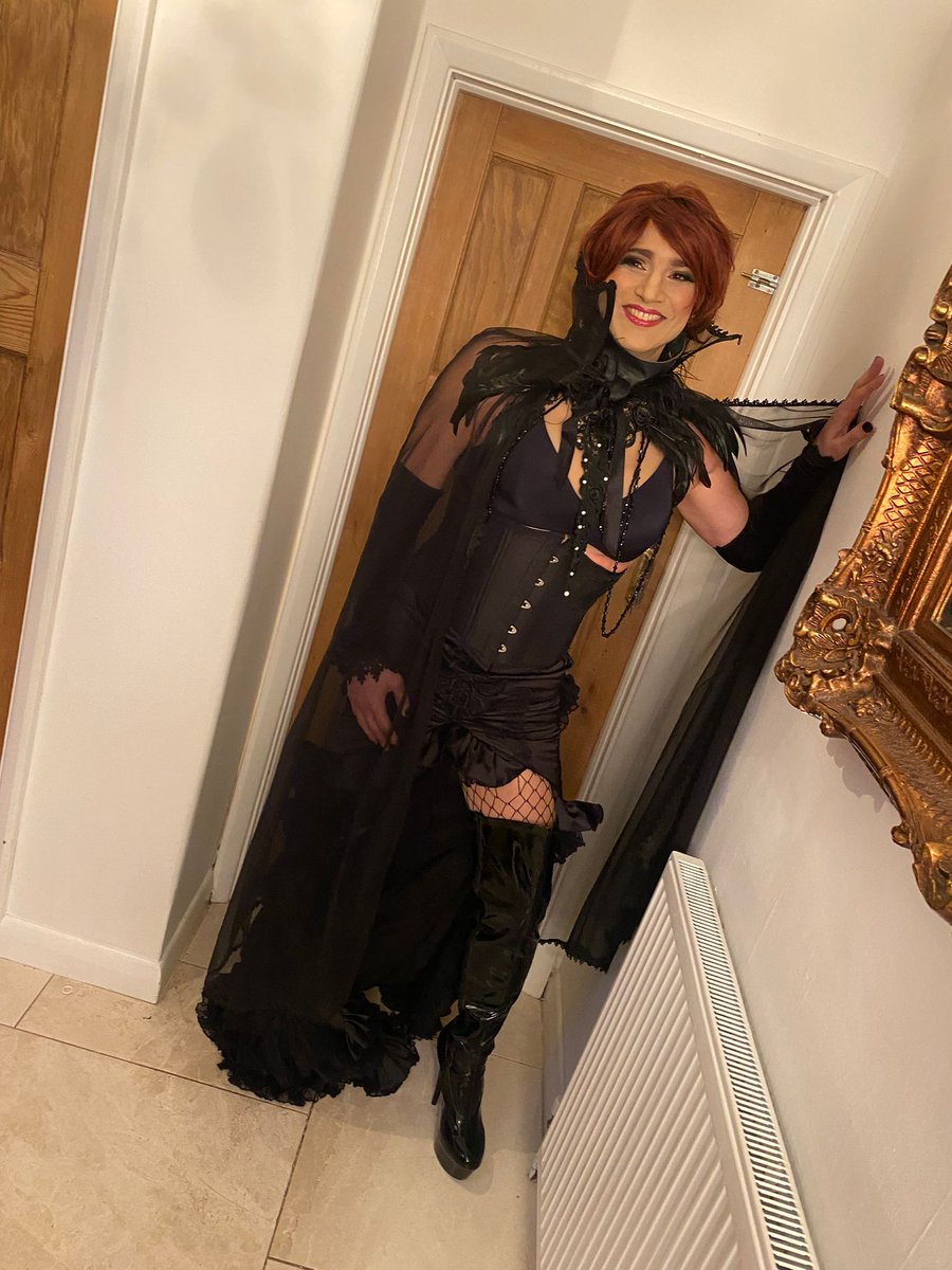 Klaudia_Jones's tweet photo. Goodmorning... The look was created by @MadameC5 and @DDsDressing. Would never have done it myself but these 2 fantastic ladies really know what they are doing! Thank you girls!!! Until we meet again #gothparty #crossdressing #crossdressingisfun #TGIRL https://t.co/BHvE7xWWa2