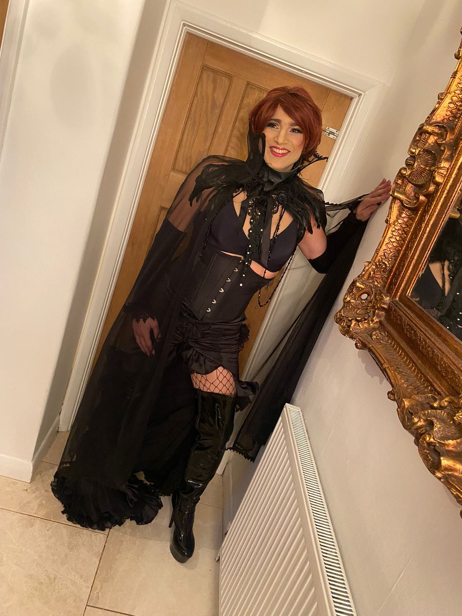 Klaudia_Jones's tweet photo. Goodmorning... The look was created by @MadameC5 and @DDsDressing. Would never have done it myself but these 2 fantastic ladies really know what they are doing! Thank you girls!!! Until we meet again #gothparty #crossdressing #crossdressingisfun #TGIRL https://t.co/BHvE7xWWa2