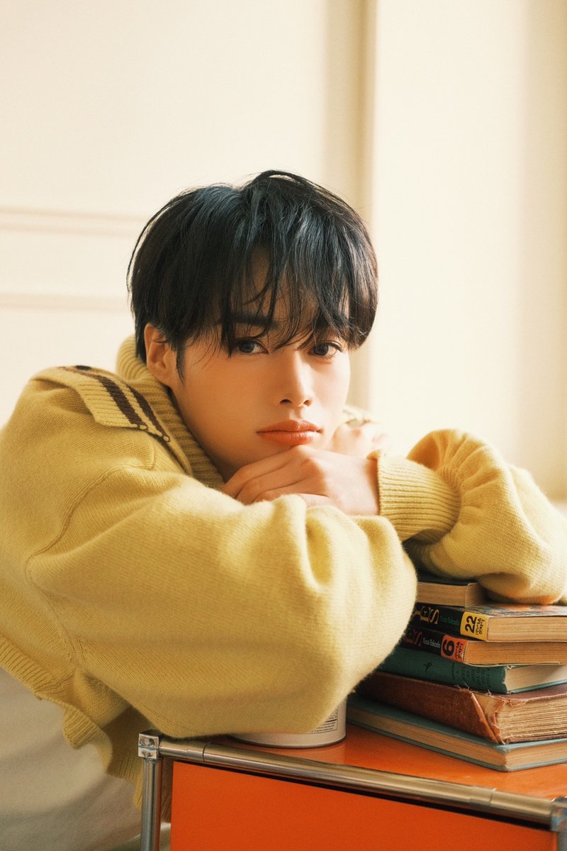 TPST_twt's tweet photo. [#���빈] HAPPY SUNDAY 📚☺️💛 https://t.co/LAwOoSrOzX