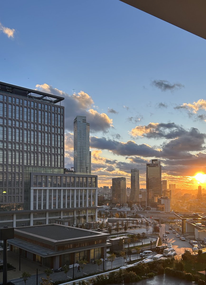 Esra Eslen tweet media