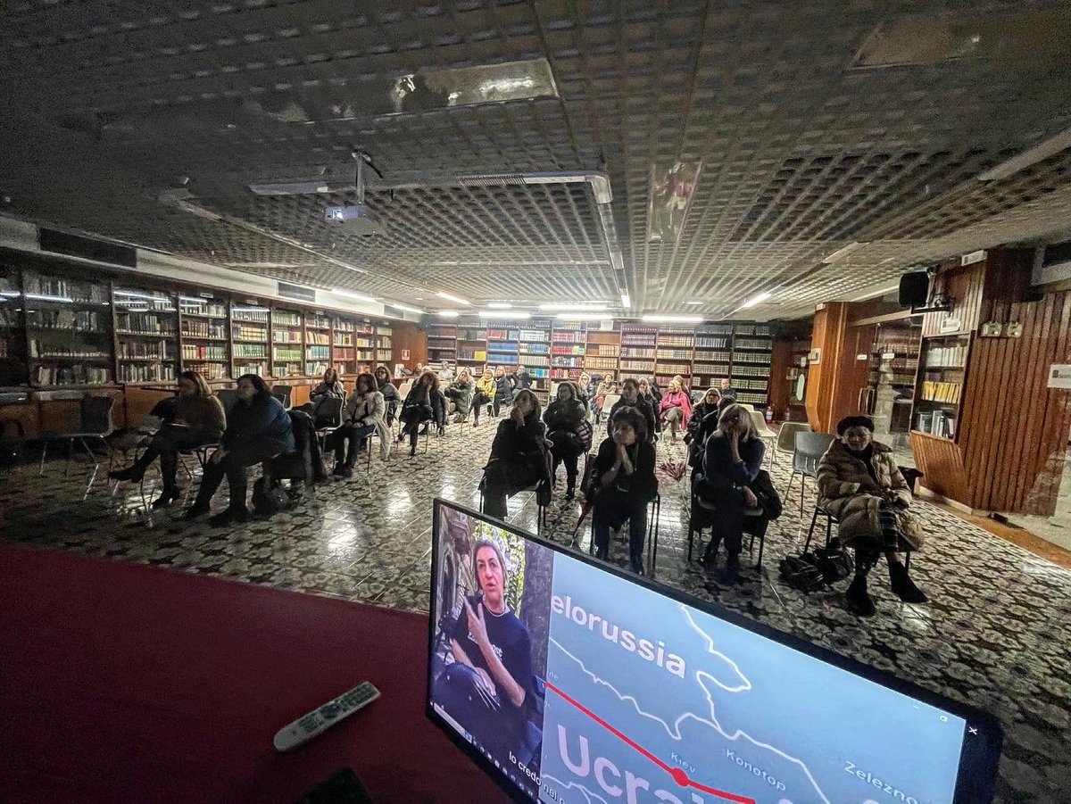 RosariaIazzetta's tweet photo. Grazie per l’interesse  mostrato al testo “geografie del coraggio” presentato alla fondazione Biblioteca Ricchetti. Essere stata in una sede culturale nata prima dell’Universita’ di Bari, e che vive da 100 anni, è stato per me un grande onore. Grata  @donneincorriera https://t.co/A85jMIoEzi